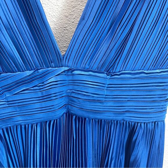 LEENA Mac Duggal Ruffle Top Sleeveless V Neck Pleated Gown Dress - Picture 3 of 14